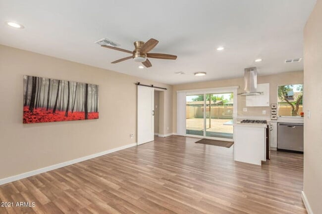 Building Photo - 7361 W Shangri La Rd