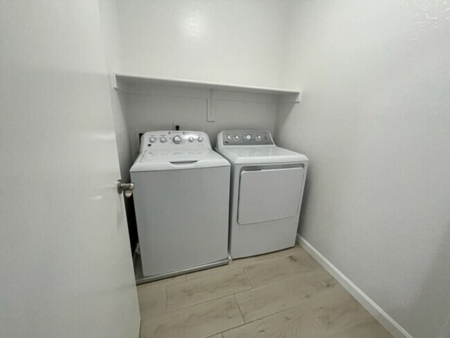 Building Photo - Chandler 3 Bedroom + Den Home | 2.5 Bath | 2-Car Garage | Warner & AZ Ave