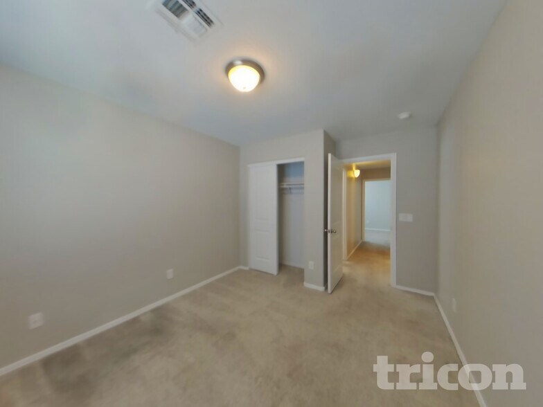 Building Photo - 1502 E Mayfield Dr