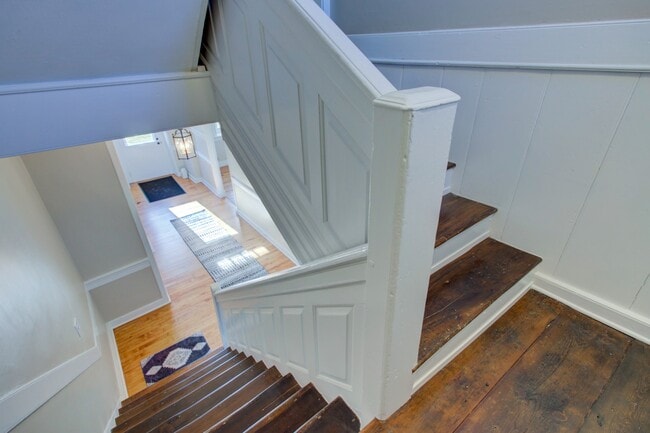 Building Photo - 796 Long Ln