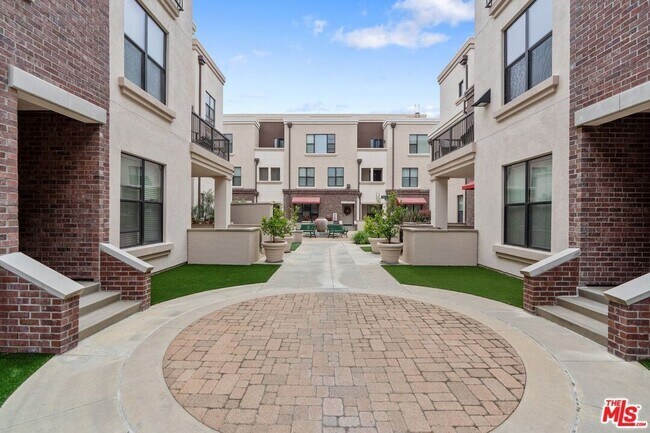 Building Photo - Colorado Commons