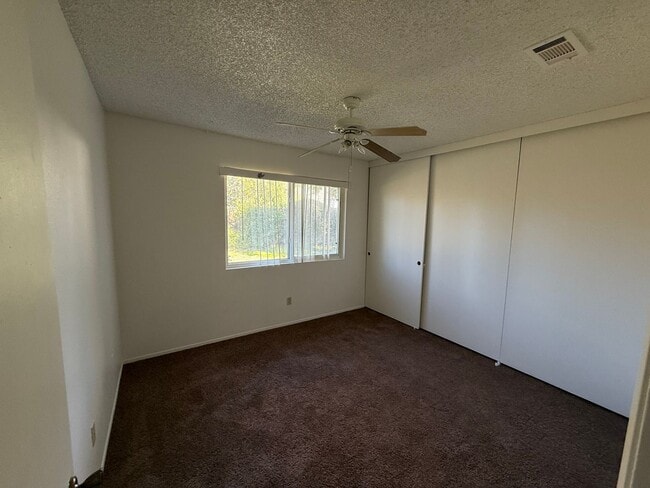 Building Photo - 3 Bed 2 Bath E Peach St