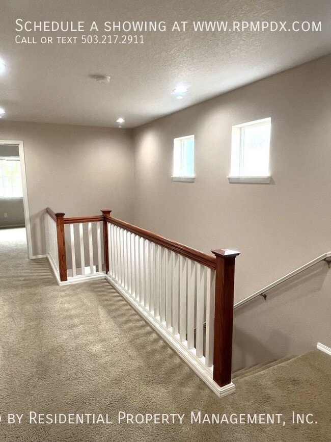 Building Photo - 1008 SE Bacarra St
