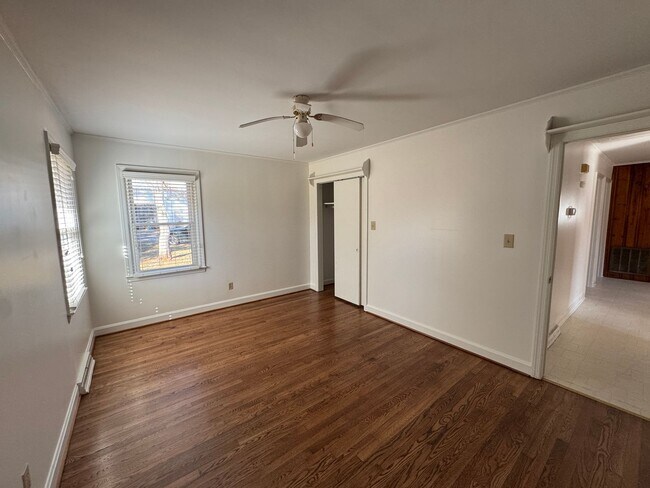 Building Photo - Available to Show