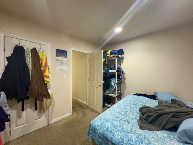 Building Photo - Charming 2 Bedroom/1.5 Bathroom Townhome in Highlandtown, MD!