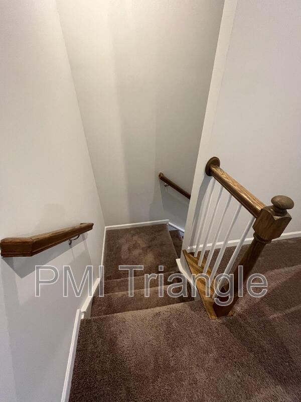 Building Photo - 802 Oak Center Dr