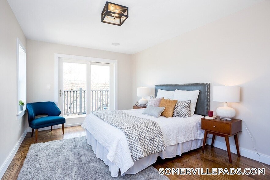 Building Photo - 7 Webster St