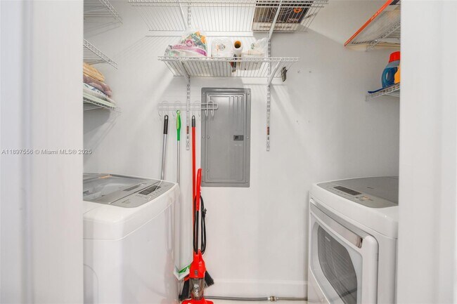 Building Photo - 1945 S Ocean Dr