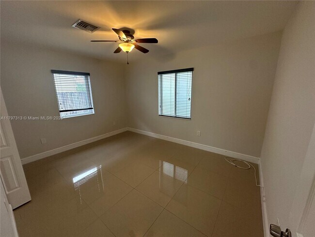 Building Photo - 2155 Biarritz Dr