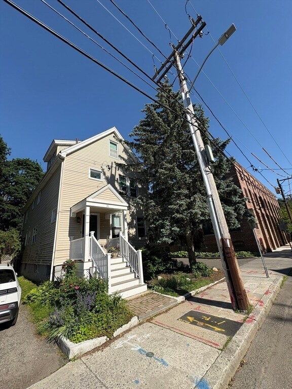 Building Photo - 18 Cottage Park Ave