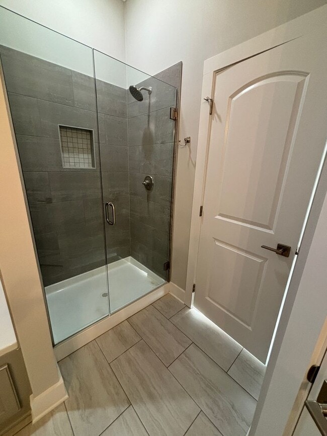 Building Photo - Like new.. GORGEOUS TIBURON BEAUTY.. Close to Barksdale Air Force Base.