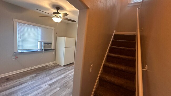 Building Photo - $695- 2 bed 1 bath - Newly Remodeled Duplex