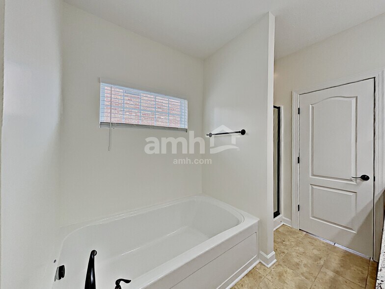 Building Photo - 6457 Sunnywood Dr