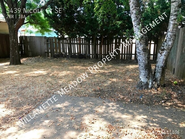 Building Photo - Charming 2-bedroom duplex with a fenced ba...