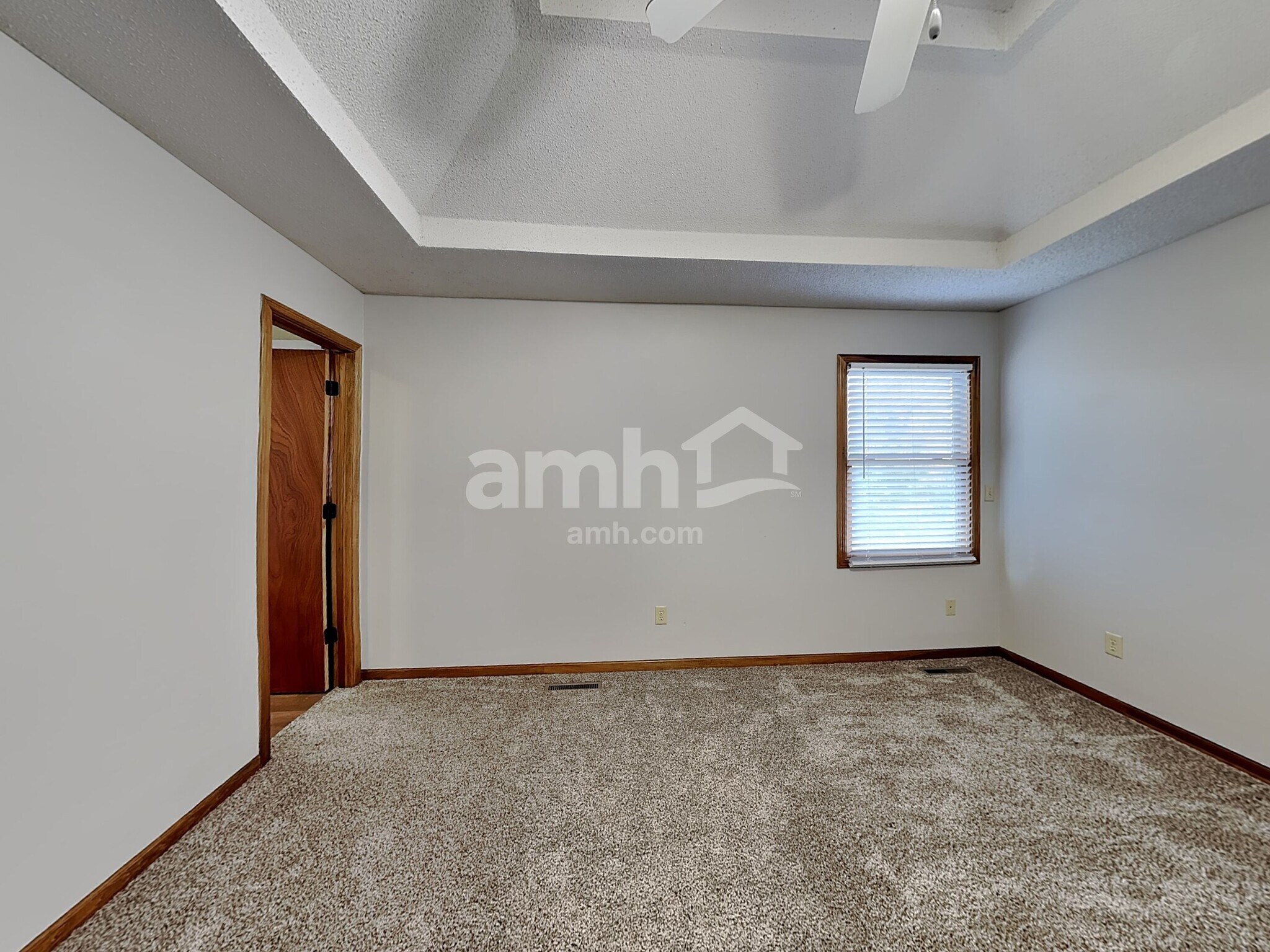 Building Photo - 6103 N Evans Ave