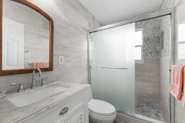 Building Photo - 3211 Karen Dr