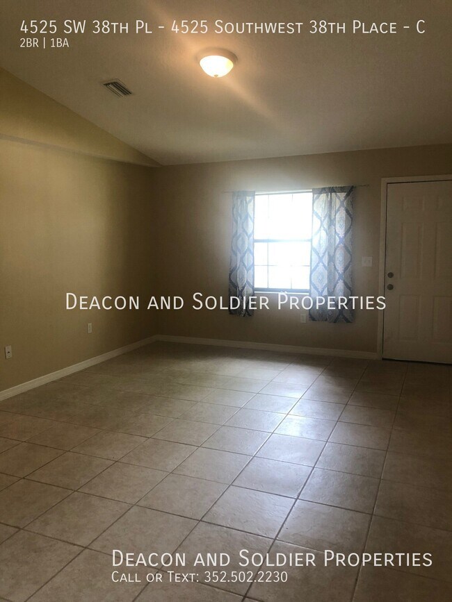 Building Photo - 4525 SW 38th Pl