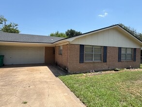 Building Photo - 3 bedroom in Connally ISD