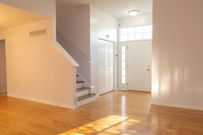 Building Photo - 2311 Carpenter Ave