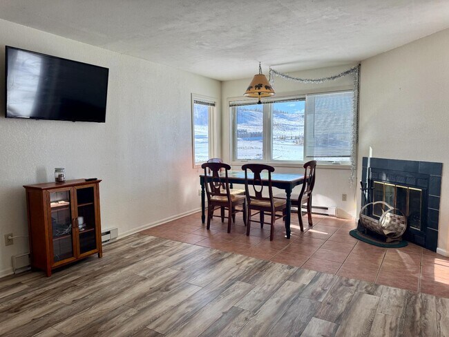Building Photo - 207 Lake Dr