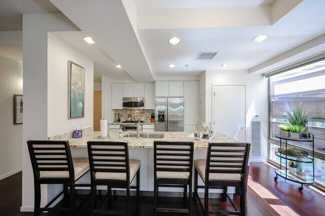 Building Photo - 7121 E Rancho Vista Dr