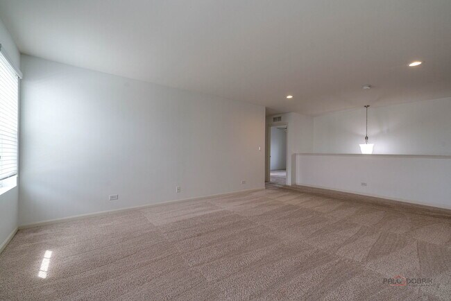 Building Photo - 202 Minuet Cir