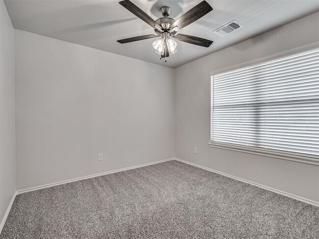 Building Photo - 417 Pergola St