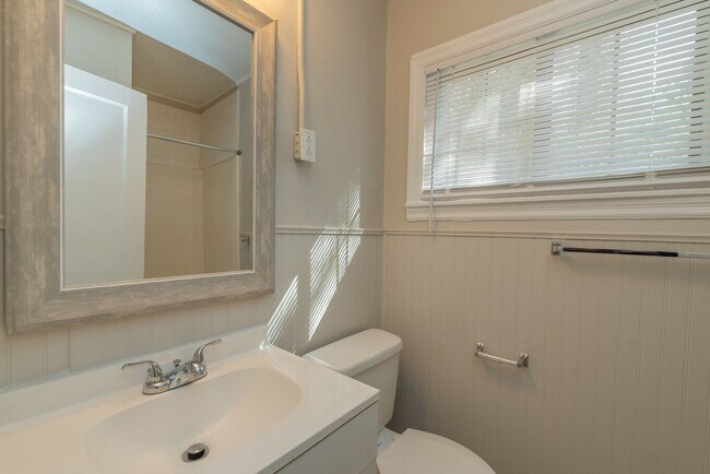 Building Photo - $1,200 - 3 bed/2 bath house for rent in Midtown Augusta, with fenced back yard