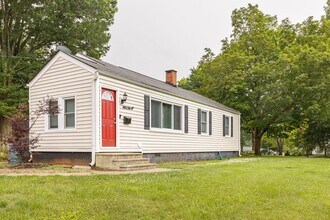 Building Photo - Spacious home located in a great neighborhood!