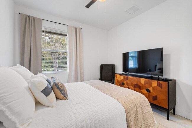 Building Photo - 17868 Limestone Creek Rd