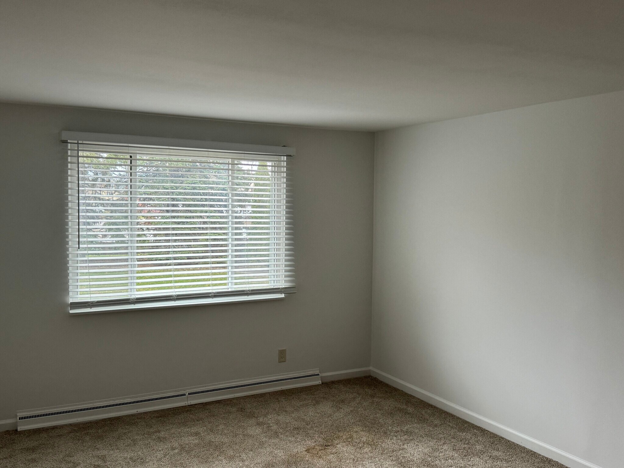 Building Photo - 194 Linden Ave