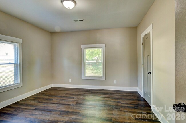 Building Photo - 221 Walker St