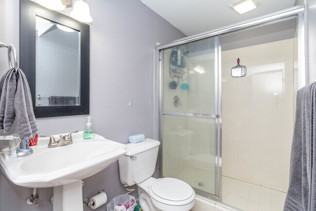 Building Photo - Large SW CoMo Duplex - 4 bed - 2.5 bath