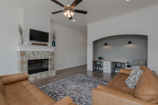 Building Photo - 313 Valley Dr