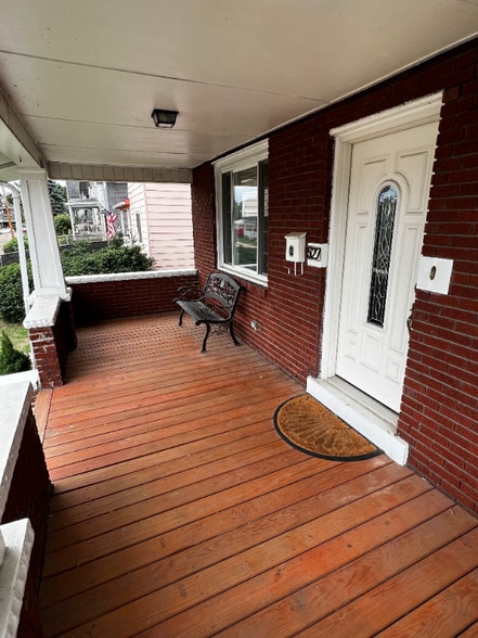 Building Photo - 527 Flynn Ave