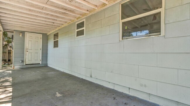 Building Photo - Charming 2bed/1bath Home in Tyrone/St Pete...