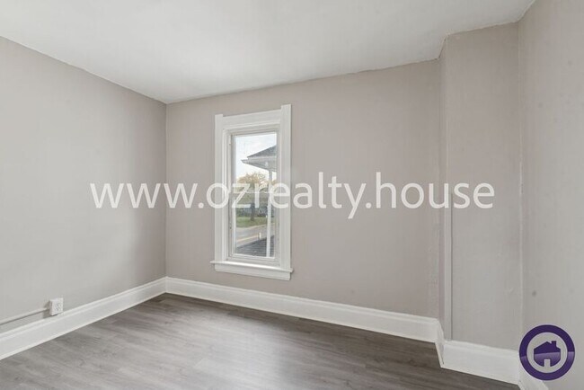 Building Photo - 3241 Cherry St