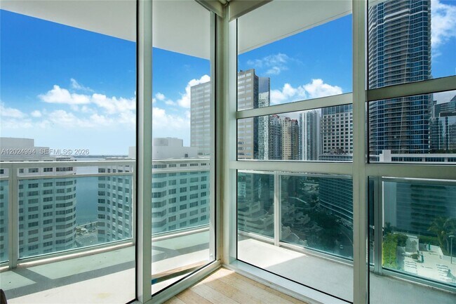 Building Photo - 950 Brickell Bay Dr