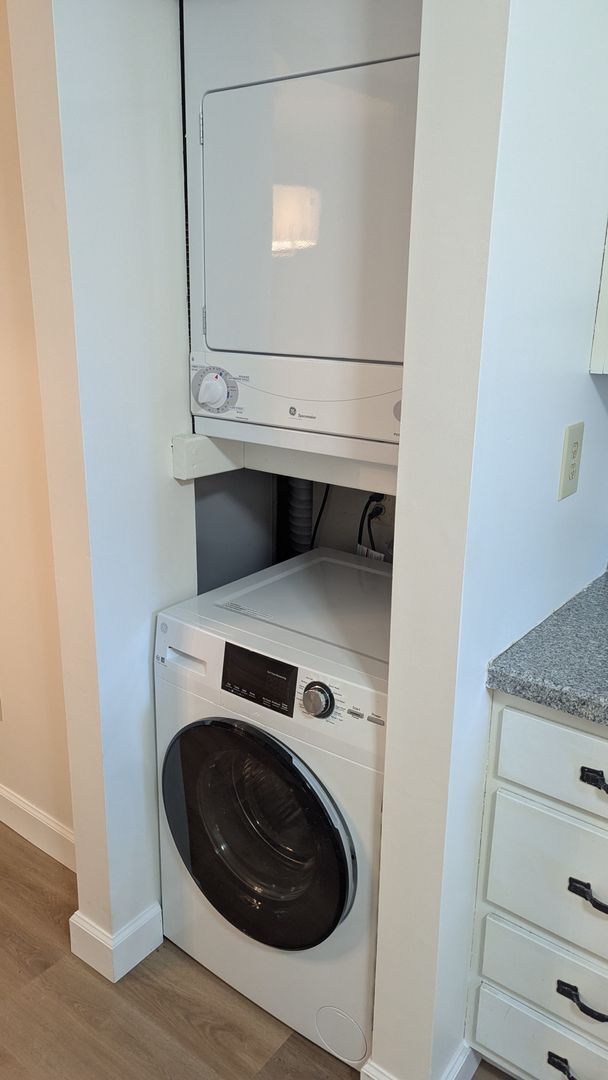 Building Photo - Recently renovated 1st floor condo for ren...