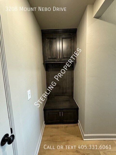 Building Photo - 3208 Mt Nebo Dr