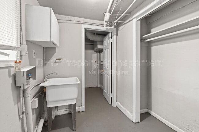 Building Photo - 76 Burbank Dr NW