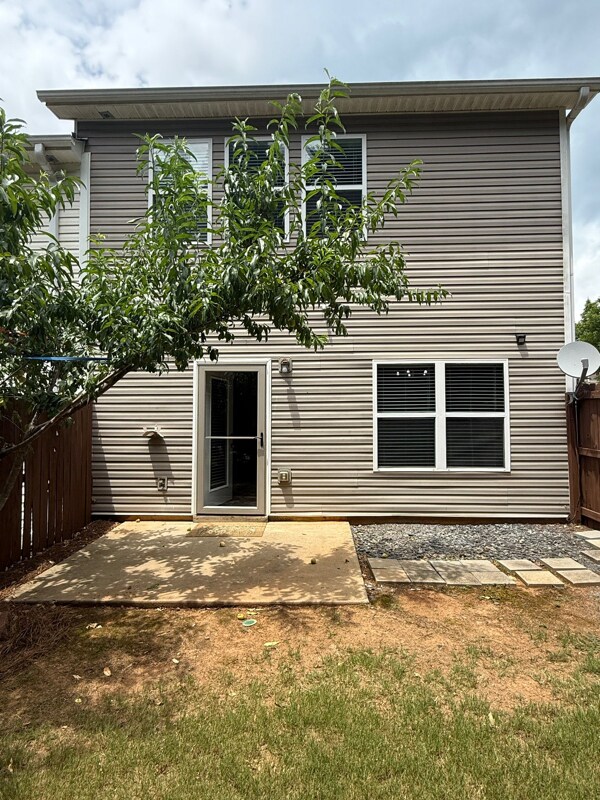 Building Photo - 518 Oakside Pl