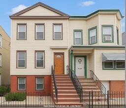 Building Photo - 23 Vroom St