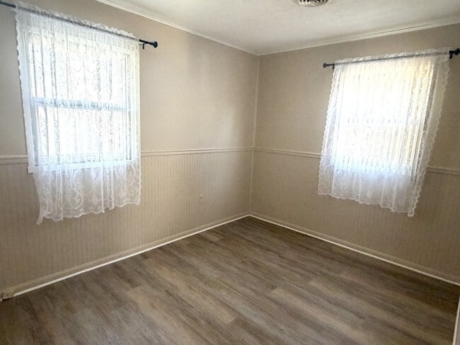 Building Photo - 2007 Schuyler Dr