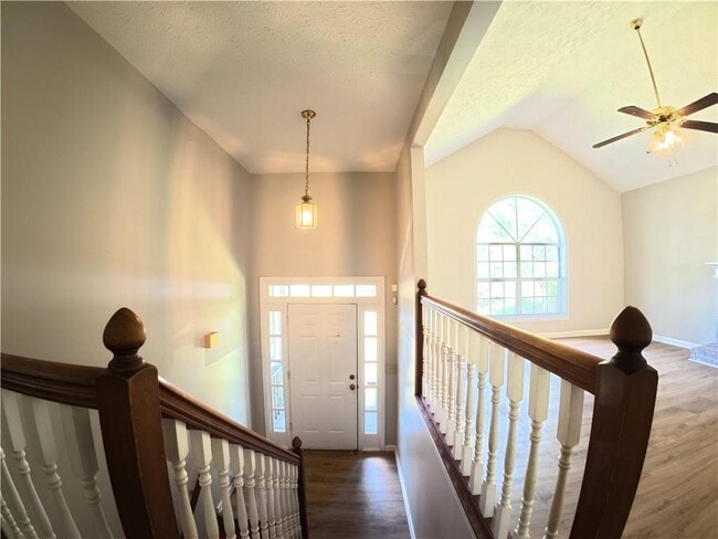 Building Photo - 2575 Overlake Dr