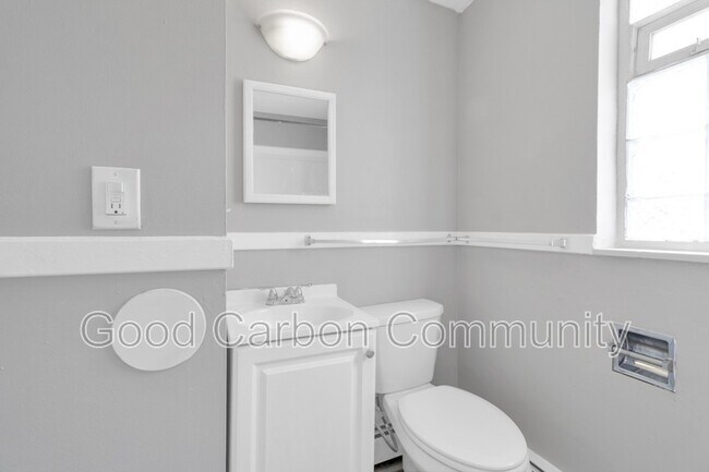 Building Photo - 321 Beattie Ave