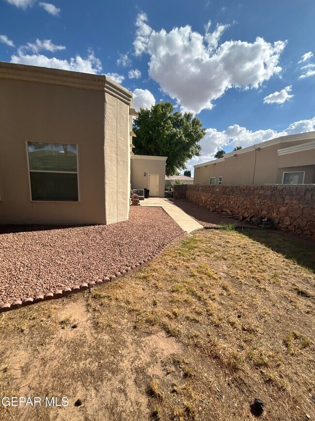 Building Photo - 717 Cinnamon Teal Cir