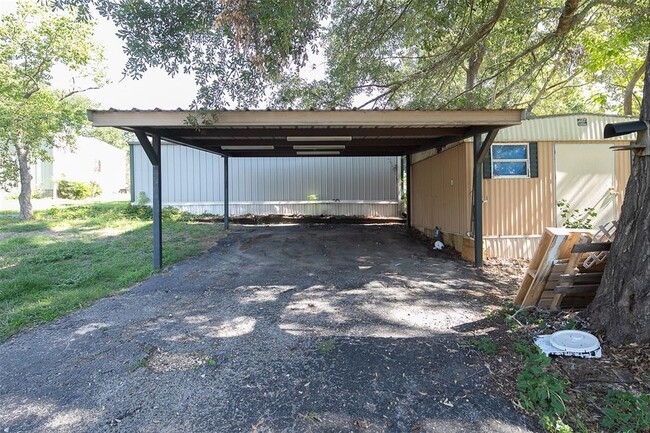 Building Photo - 194 Sonnys Ln