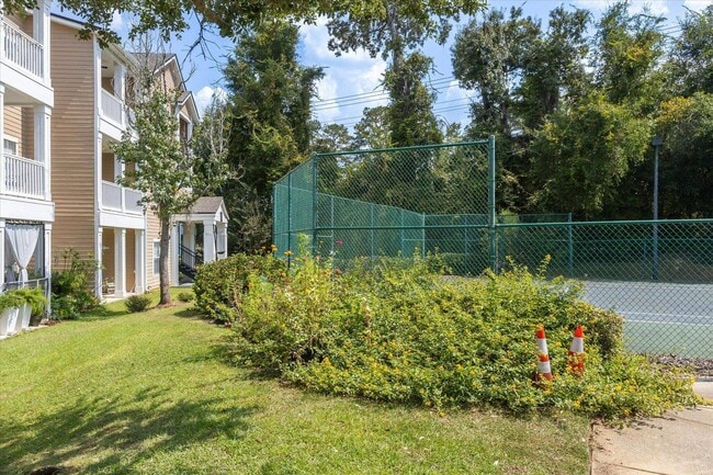 Building Photo - 2801 Chancellorsville Dr