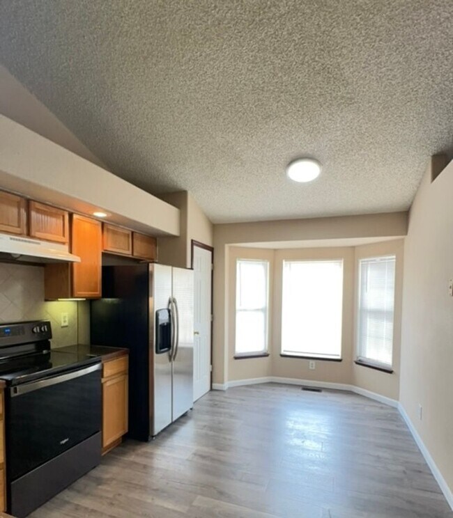 Building Photo - Spacious Antelope Meadows 5BD Home in Nort...